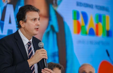 Camilo Santana, ministro da Educação.