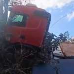 Anel Rodoviário: caminhão ultrapassa área de escape; veja imagens