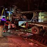 Colisão deixa três mortos e 20 feridos na BR-365, em Buritizeiro, no Norte de Minas