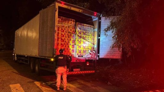 Caminhão levava latas de cerveja e sabão em pó para Brasília