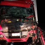 Bombeiros resgatam homem preso em ferragens do caminhão em Barbacena