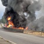 Vídeo: caminhão com diesel tomba, explode e interdita BR-040 em Barbacena