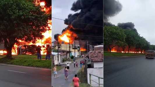 Caminhão-tanque tomba, pega fogo e atinge casas na BR-101, em Pernambuco