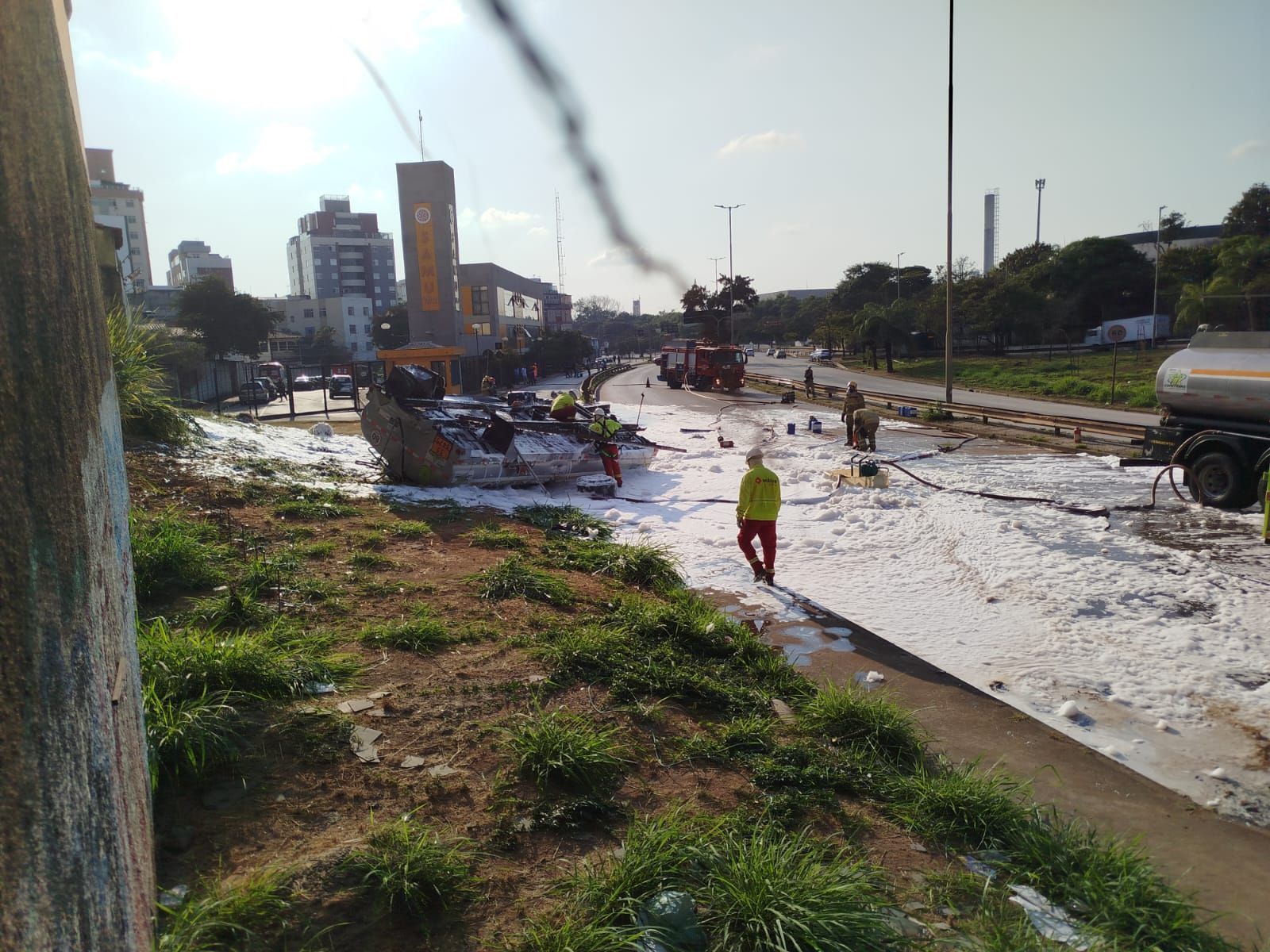 Entenda por que a liberação do trânsito na Via Expressa ainda pode demorar horas