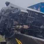 Vídeo: carreta tomba na rodovia Fernão Dias, que apresenta 3km de congestionamento no sul de MG