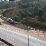 Caminhão utiliza área de escape do Anel Rodoviário