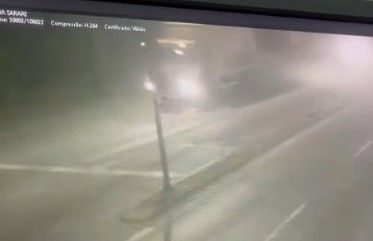 Motorista que fugiu da PM: vídeo mostra queda de mulher de caminhão na av. Amazonas