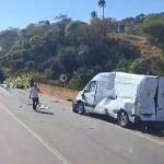 Veja vídeo do engavetamento envolvendo sete veículos que fecha a Fernão Dias na Grande BH