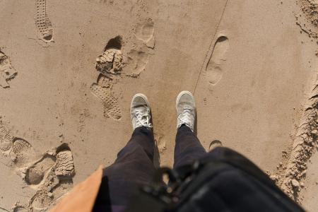 Andar olhando para o chão
