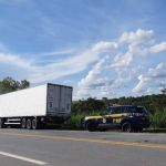 Caminhoneiro embriagado é preso na BR-262 com várias latas de cerveja