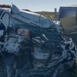 Grave acidente entre caminhonete e van mata uma pessoa e fere outras três na MGC-122 