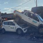 Caminhonete vai parar em cima de carro em acidente e BR-381 é parcialmente interditada na Grande BH