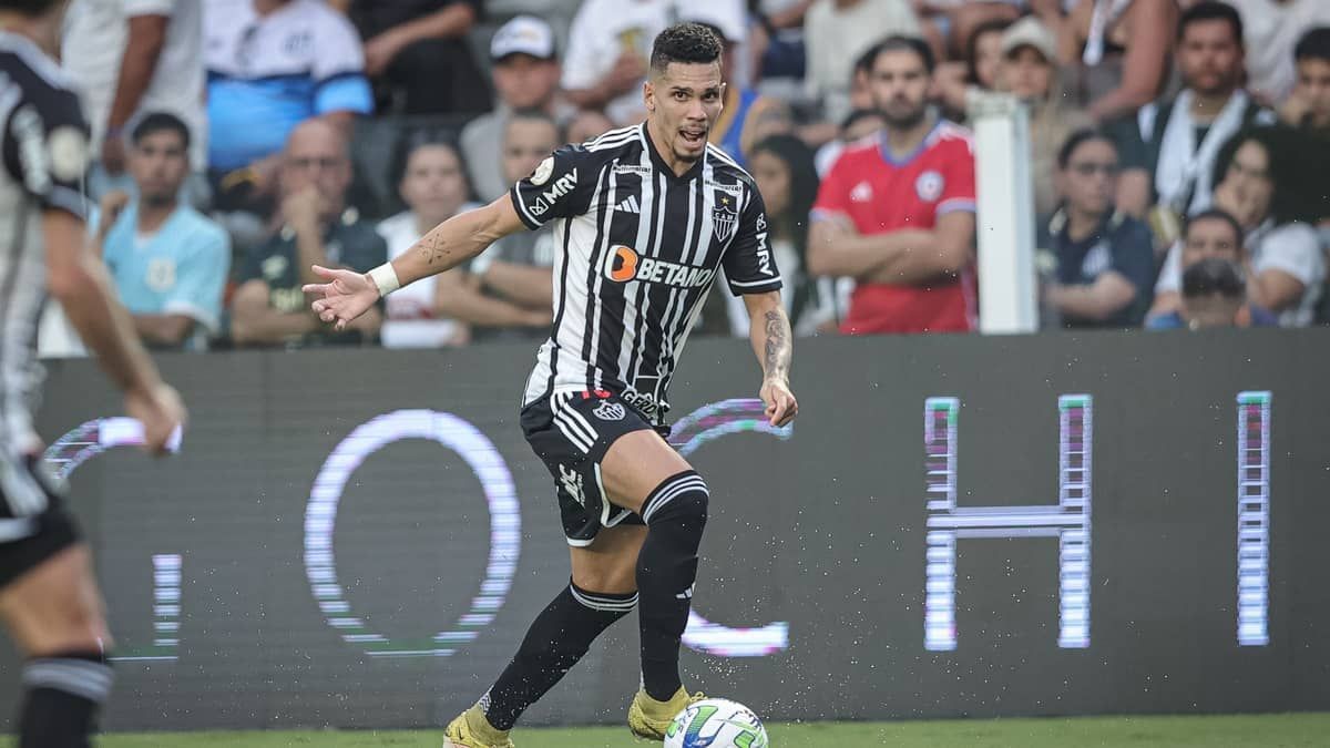 Paulinho valoriza crescimento do Atlético, mas lamenta novo tropeço no Brasileirão