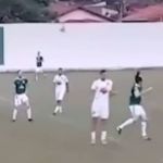 Jogador cabeceia bola e perde peruca em partida no interior de MG; veja