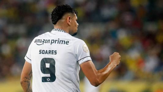 Camisa 9, Tiquinho Soares é o artilheiro do Botafogo e do Campeonato Brasileiro