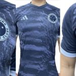 Novo modelo de camisa do Cruzeiro vaza nas redes sociais; veja foto e detalhes