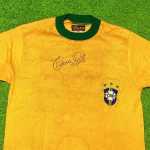 Camisa rara de Pelé na Seleção Brasileira vai a leilão; veja detalhes