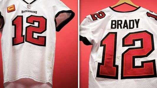 Camisa de Tom Brady usada no último jogo da carreira