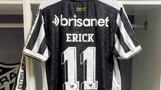 Camisa do atacante Erick no vestiário do Castelão antes do jogo desta noite