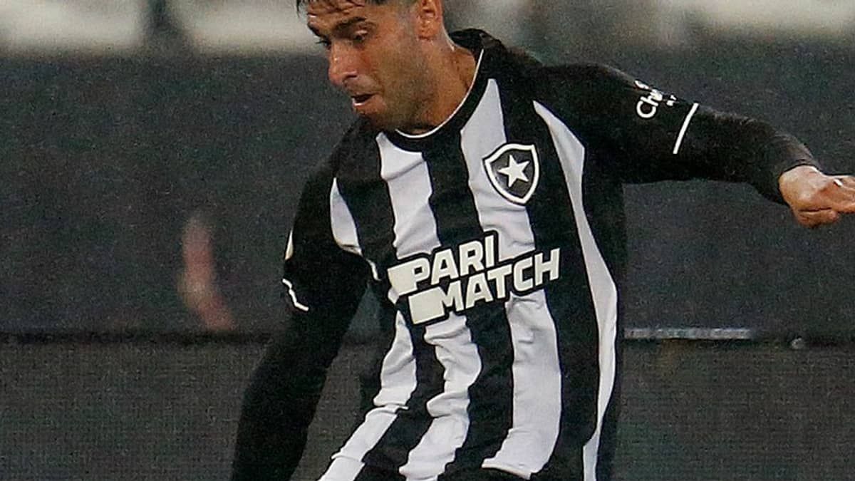 Mesmo sem prazo, Botafogo tenta apressar utilização de novo uniforme