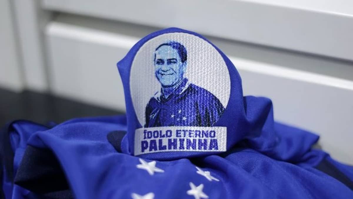 Cruzeiro homenageia Palhinha antes de jogo contra o Goiás