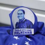 Cruzeiro homenageia Palhinha antes de jogo contra o Goiás