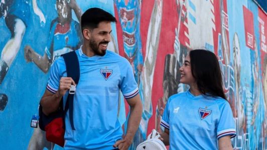 Camisa do Fortaleza feita em homenagem ao Uruguai, palco da final da Sul-Americana