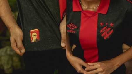Camisa em homenagem a Ariano Suassuna bate recorde de vendas no Sport