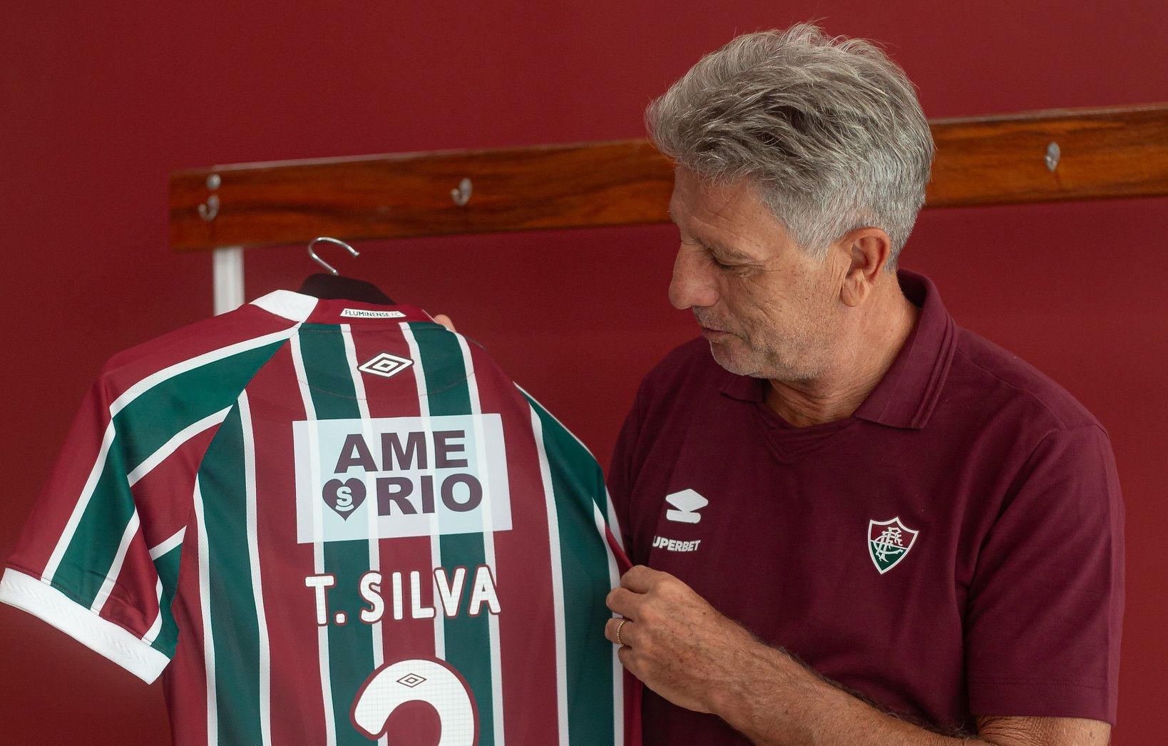 Renato será homenageado por Fluminense e patrocinadora em reestreia como técnico