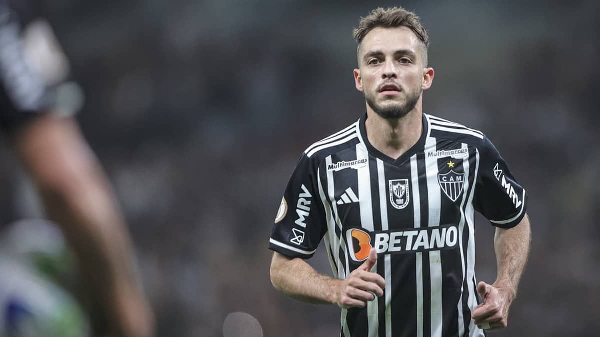Instituto Galo vende camisas do Atlético com patch de campanha contra o racismo