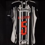 Maroon 5 na Arena MRV: Atlético presenteia banda com camisas personalizadas