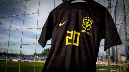 Camisa preta da seleção brasileira, com número de Vini Jr, que será usada em amistoso