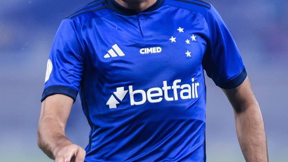 Cruzeiro aparece em top 5 de camisas mais vendidas por loja online; veja ranking