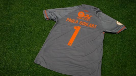 Camisa que Fábio usará no clássico contra o Vasco em homenagem a Paulo Goulart