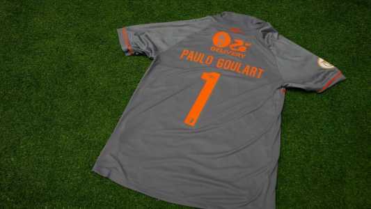 Camisa que Fábio usará no clássico contra o Vasco em homenagem a Paulo Goulart
