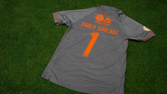 Camisa que Fábio usará no clássico contra o Vasco em homenagem a Paulo Goulart