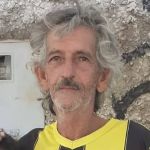 Vídeo: amigos levam caixão para o campo e 'batem última bola' com idoso apaixonado por futebol