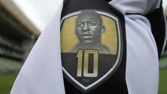 Camisas utilizadas pelo Atlético com o patch de Pelé serão vendidas por R$ 1 mil