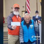 Idoso de 82 anos se aposenta do Walmart após campanha no TikTok