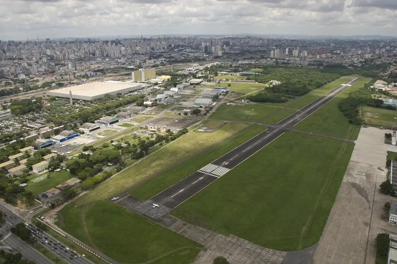 Helicóptero com 4 pessoas desaparece após sair de SP para o litoral