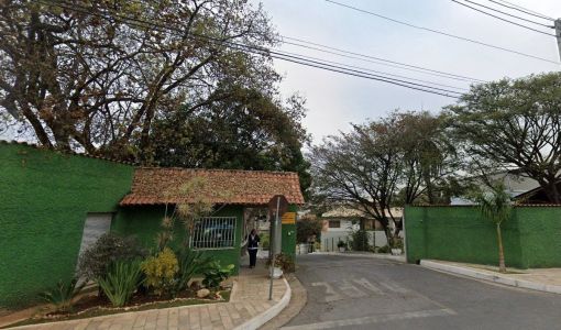 Finote destaca ainda que a associação não deverá retirar apenas as cancelas e guaritas, mas também os muros que bloqueiam a circulação de veículos e pedestres