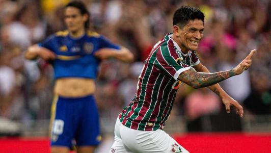 Cano comemora gol com gesto tradicional do , homenagem ao filho
