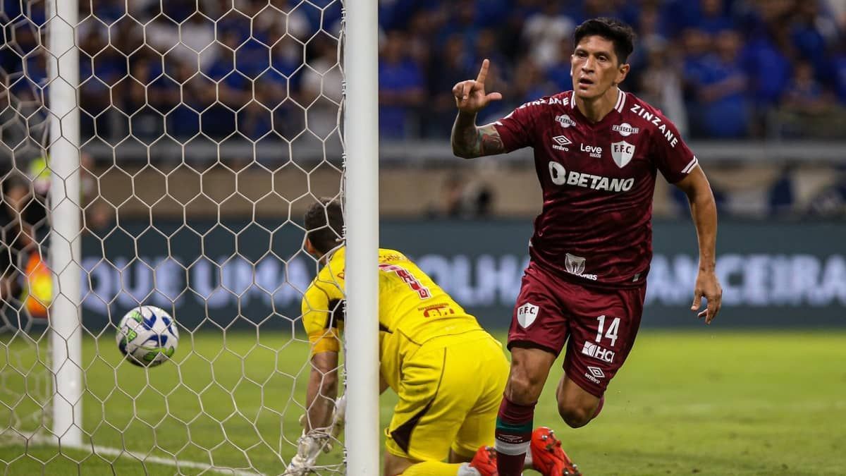 Cruzeiro desperdiça chances, pênaltis e perde para o Fluminense no Mineirão