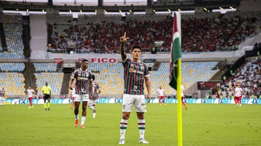 Cano marcou o primeiro gol do Fluminense na vitória sobre o Inter no Maracanã