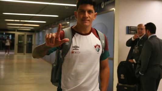 Cano marcou três gols na goleada