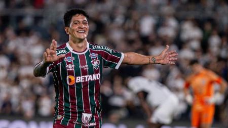 Cano mostrou oportunismo, marcou duas vezes e se isolou na artilharia