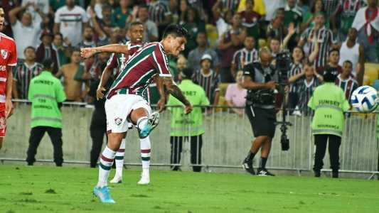 Cano soma nove hat-tricks em toda sua carreira