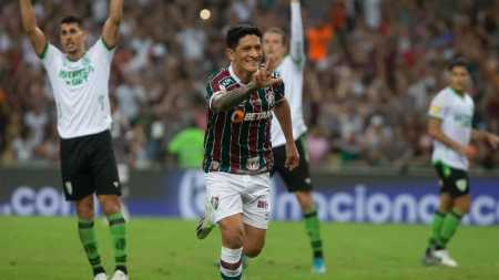 Cano voltou a marcar e chegou aos 30 gols na temporada pelo Fluminense