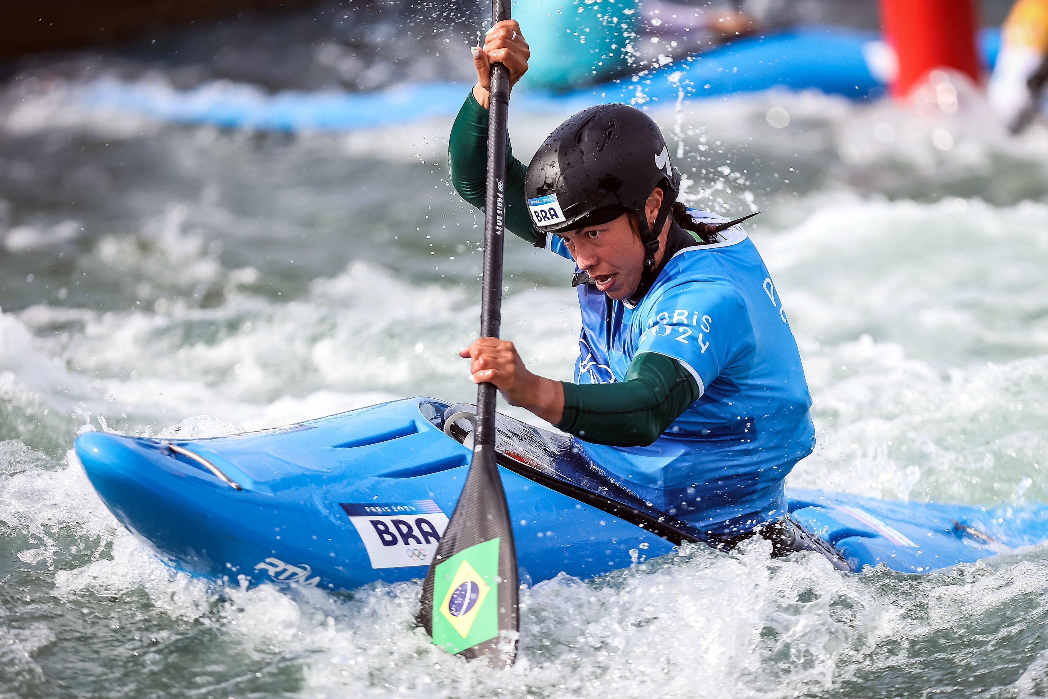 Ana Sátila para nas semis e fica em 8º no Caiaque Cross em Paris 2024