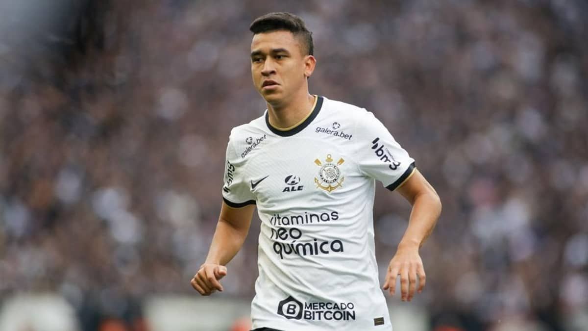 Cantillo volta a ser opção no Corinthians e ganha elogios de Lázaro 